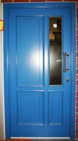 Blaue Eingangstür